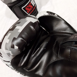 Gants d'entraînement de boxe professionnels de conception personnalisée gants de combat grappling en cuir véritable à bas prix - Product Image 2