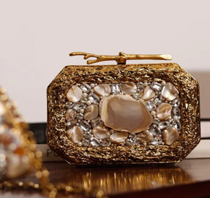 Los embragues metálicos de estilo afgano con deslumbrantes texturas superficiales y cierres de joyas ahora están en stock a granel a precios de mayorista - Product Image 5