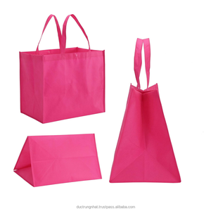 Bolsas de mano plegables reutilizables no tejidas impresas personalizadas del fabricante de Vietnam con patrón de letras Bolsas de compras con compartimento - Product Image 5