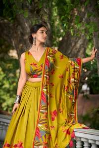Lehenga Choli y Dupatta de Chanderi de Poliéster y Viscosa de Excelente Calidad con Estampado Floral y Trabajo de Lámina, Fabricado en India - Product Image 3