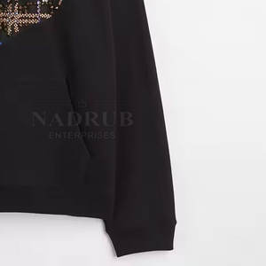 Pull à capuche avec motif graphique en strass Sweat à capuche Basics de haute qualité avec design en strass scintillant - Product Image 4