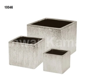 Cube et carrés en argent métallique gravé - Product Image 1