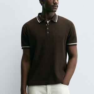 Polo respirant fabriqué avec un matériau doux à séchage rapide, flexible et durable, parfait pour l'impression de logo personnalisé ou professionnel - Product Image 1