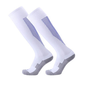 Calcetines de fútbol de algodón con logotipo bordado personalizado de alta calidad al por mayor, calcetines de fútbol con agarre antideslizante para hombre - Product Image 1