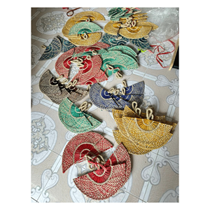 Abanico de Paja de Mar Hecho a Mano, Abanico Artesanal de Paja de Mar para Viajes, Decoración de Resorts y Colecciones de Regalos, Vietnam - Product Image 1