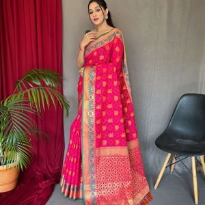 Sari de seda kachii Patola pura con todo el sari de tejido de Patola con borde meenakari y rico pallu con borlas Sari - Product Image 1