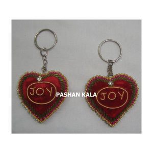 Porte-clés de Noël fait à la main Antique Art Zari broderie travail couleur bordeaux forme de coeur utilisé pour l'arbre de Noël porte-clés suspendu - Product Image 1