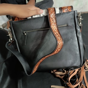 Sac à bandoulière en cuir de vachette avec franges et pompons de style occidental de luxe, sac à main personnalisé pour l'automne, prêt à être expédié - Product Image 5