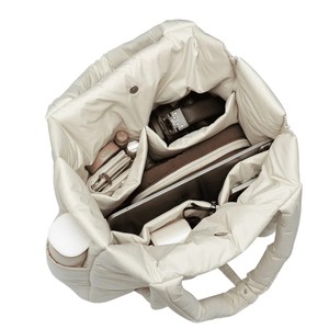 Bolsa de Mano Acolchada de Moda con Cierre de Cremallera, Impermeable, Multifuncional para la Playa y Uso Diario, Hecha en Vietnam - Product Image 5
