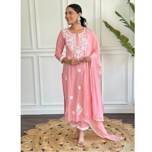 Conjunto de algodón de calidad superior con bordado Kurta para mujer Ropa informal y de fiesta disponible a un precio asequible - Product Image 1