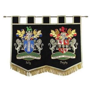 Insignias de Marco personalizadas bordadas a mano de encaje bordado con escudo de armas y botón de crestas familiares en estilo clásico - Product Image 1