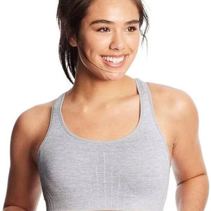 Sujetador deportivo de espalda cruzada sin costuras con soporte medio para mujer - Product Image 1