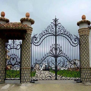 ประตูเหล็กดัดที่ทนทานสำหรับบ้านจากเวียดนามผลิตด้วยเส้นโค้งที่ประณีตและรายละเอียดการตกแต่งอย่างมีศิลปะ - Product Image 1