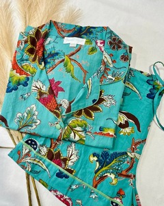 Conjunto de ropa de dormir de algodón sostenible para mujer Blue Blossom Pijamas cortos para verano Conjunto de dormir para mujer - Product Image 5