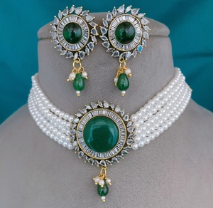 ชุดสร้อยคอพร้อมต่างหูประดับมุก CZ สีเงิน ดีไซน์หรูหรา ประณีต พรีเมียม เหมาะสำหรับงานปาร์ตี้และงานแต่งงาน สำหรับผู้หญิง - Product Image 1