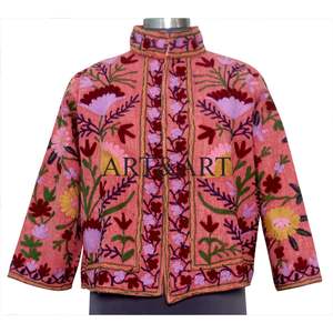 Veste matelassée d'hiver pour femme, confortable, élégante, faite à la main, avec broderie Suzani, en coton tricoté - Product Image 1