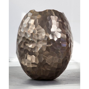 Vase floral en métal d'inspiration vintage avec une brillance polie pour des centres de table imposants et un style de pièce chic - Product Image 5