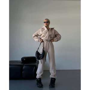 Conjunto Deportivo Beige Personalizado para Mujer, Chaqueta con Cierre y Pantalones Anchos, Dos Piezas, Marca Privada OEM - Product Image 1