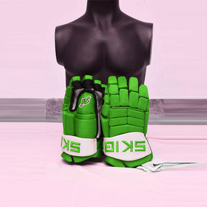 Gants de hockey sur glace légers et personnalisés Nouveau style de gants de hockey sur glace Gants de hockey sur glace de qualité supérieure avec toutes les tailles - Product Image 1