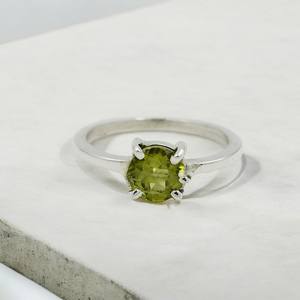 Bague péridot vert naturel déclaration bague en argent sterling 925 bijoux en pierres précieuses à facettes faits à la main - Product Image 1