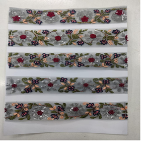 Cordones de trabajo de hilo bordado a medida con opciones multicolor en bordado de lentejuelas en 1,5 pulgadas de ancho en diseño floral. - Product Image 1