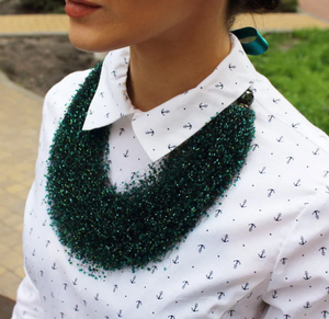 Collier tendance perlé noir et blanc, col de pull fait main, bandana perlé à franges - Product Image 1