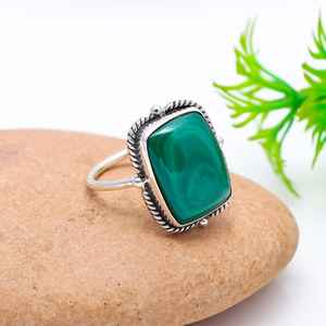 Bague en pierre précieuse malachite verte naturelle Bijoux faits à la main Bague en pierre verte élégante Cadeau unique pour les femmes Bijoux de mode pour elle - Product Image 5