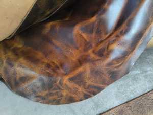 Descubre la piel desgastada Premium hecha a medida para creaciones de bolsos resistentes Calidad que puedes ver y sentir - Product Image 4