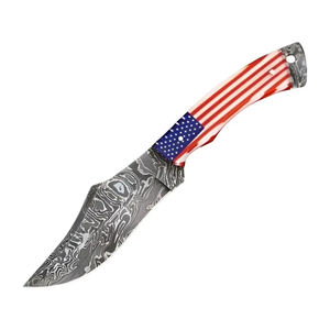 Cuchillo de Caza Damasco Hecho a Mano con Mango de Bandera Americana, Hoja Personalizada para Acampar al Aire Libre - Product Image 1