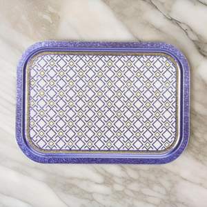 Élégant plateau de service rectangulaire en bois de 285x400mm, motif sans couture, lignes géométriques sur fond rouge en acier perlé - Product Image 5