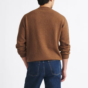 เสื้อสเวตเตอร์คอวีผู้ชายผ้าฝ้าย 100% สำหรับฤดูหนาว ผลิตตามแบบ OEM พร้อมโลโก้ด้านหน้า ระบายอากาศได้ดี ผลิตโดยผู้ผลิตเสื้อถัก - Product Image 2