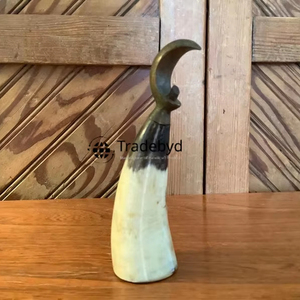 Ouvre-bouteille en corne unique pour les événements rustiques et les acheteurs éco-conscients par Tradebyd - Product Image 1
