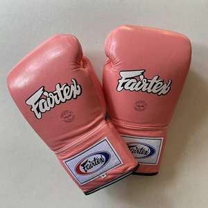 Guantes de Boxeo para Mujer Fairtex Hechos a Medida por Fabricante Mayorista, Cuero Sintético Antideslizante, Absorbe la Humedad, Impermeable - Product Image 1