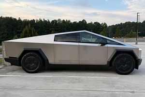 Tesla Cybertruck 2024 Camioneta con Poco Kilometraje, Neumáticos R20, Asientos de Cuero, Automática, Volante a la Izquierda, Turbo, Luces LED - Product Image 3