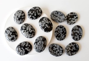 Nueva Llegada: Piedras de Agua de Obsidiana con Forma de Copo de Nieve, Talladas, de Color Ágata Natural, para Feng Shui, Europa - Product Image 3