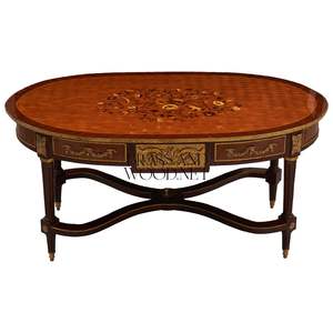 Mesa de Centro Ovalada de Lujo con Incrustaciones Florales de Madera y Adornos de Latón Dorado Antiguo para Decoración Clásica de Sala de Estar - Product Image 1