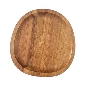 Plateau rond en bois, fabriqué à la main à partir de bois massif naturel avec une finition lisse, idéal pour la décoration de la cuisine et de la salle à manger - Product Image 5