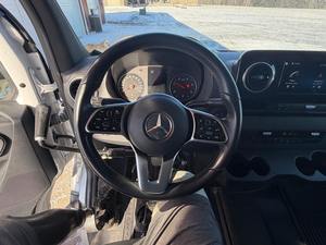 Autocaravana Mercedes-Benz Sprinter 3500XD Tiffin Wayfarer 25QW usada de primera calidad, año 2020, ~12,700 millas, motor Turbodiésel V6. - Product Image 5