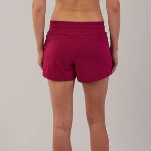 Pantalones cortos deportivos largos para correr de moda para mujer, pantalones cortos sexis OEM personalizados para Yoga, baile activo, gimnasio, bolsillo caliente ajustado de talla grande - Product Image 3