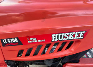 Tracteur à roues Snapper SPX110 Top Garden Machinery, transmission par engrenages, 4 roues motrices, éjection latérale, moteur bicylindre en V, composants principaux du moteur, boîte de vitesses - Product Image 4