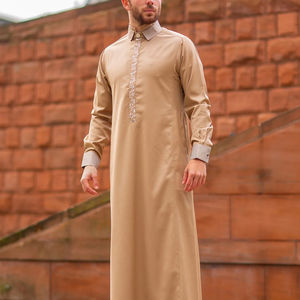 Lo último en ropa de poliéster islámica Thobe Jubbah árabe teñida Lisa para hombre, diseño de poliéster, MOQ bajo, ropa musulmana tradicional con servicio OEM, 2024 - Product Image 6