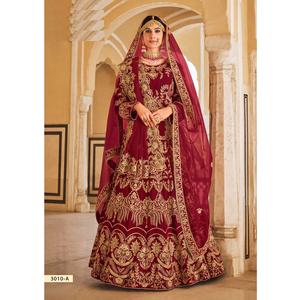 Venta caliente Lujoso Terciopelo pesado Lehenga Choli con bordado intrincado para ocasiones nupciales y festivas disponibles para la venta - Product Image 1