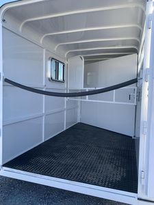 รถพ่วงสำหรับม้า 2 ตัว ได้รับการรับรองมาตรฐาน CE โครงสร้างเหล็ก ปลอดภัย ระบายอากาศได้ดี เหมาะสำหรับฟาร์ม ปศุสัตว์ และการใช้งานด้านขี่ม้า - Product Image 6