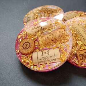 Posavasos de resina diseñado para decoración de interiores de primera calidad, que ofrece detalles artísticos elegantes con un rendimiento duradero y resistente. - Product Image 3