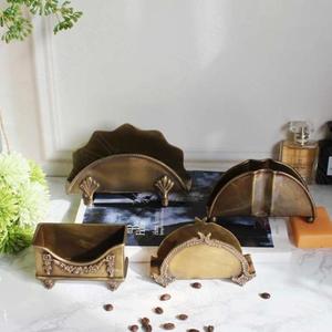 Porte-mouchoirs en laiton antique élégant avec des détails complexes et idéal pour ajouter un charme vintage à la décoration de la salle de bain ou du salon - Product Image 5