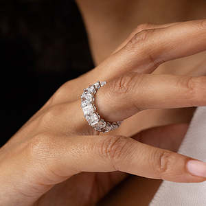 Anillo de Eternidad con Circonitas Cúbicas de Corte Marquesa en Platino Rodio - Product Image 3