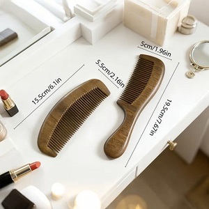 Peigne de massage des cheveux avec logo personnalisé en bois de sandale nouveau style pour femmes et filles pour décoration murale - Product Image 4