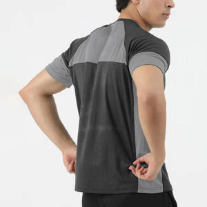 Camiseta deportiva de corte regular, personalizada para gimnasio, con paneles de diseño, media manga, logo impreso, para correr, elástica y lisa. - Product Image 2