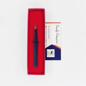 Pinzas de Cejas de Acero Inoxidable de Alta Calidad, Hechas a Mano, de 1.5 mm, Color Negro Mate, Punta Inclinada, Sostenibles - Product Image 4