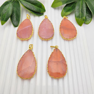 Rosa ópalo rebanada pera forma piedra preciosa oro electrochapado encanto colgante joyería - Product Image 2